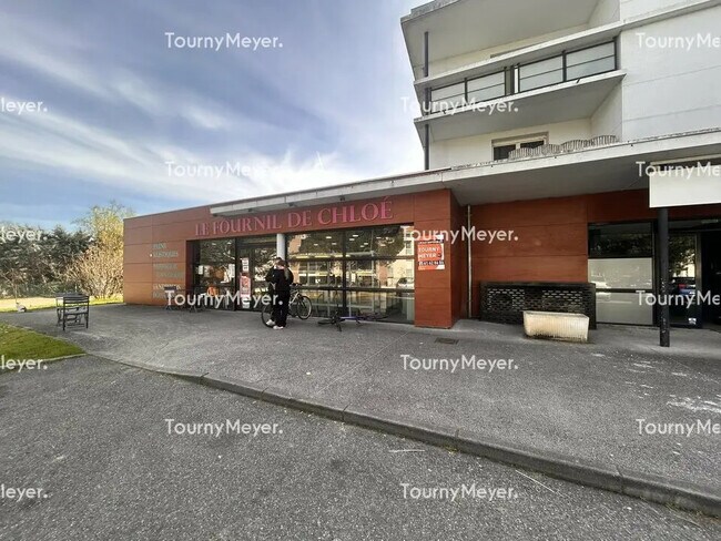 Plus de détails pour 2 Place Jean Mermoz, Eaunes - Local commercial à vendre