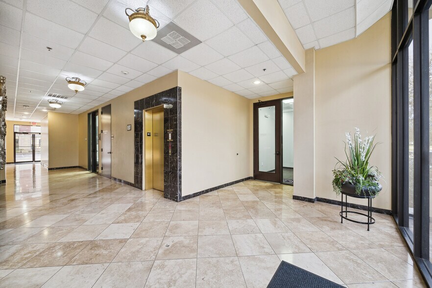 52 Sugar Creek Center Blvd, Sugar Land, TX à vendre - Photo intérieure – Image 3 sur 12