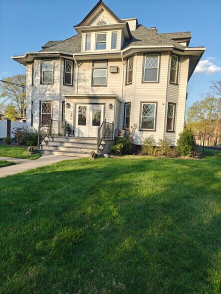 64 Hilton Ave, Hempstead, NY à louer - Photo de l’immeuble – Image 3 sur 27