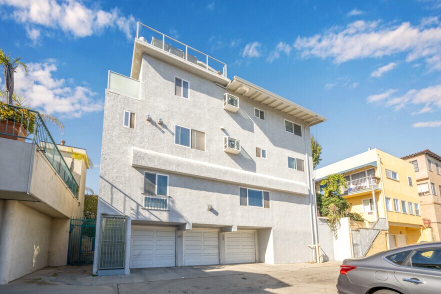 16 38th Pl, Long Beach, CA à vendre - Photo de l’immeuble – Image 3 sur 62
