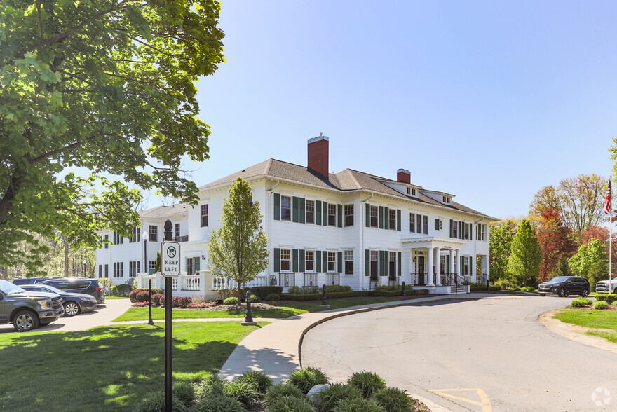 915 N Michigan Ave, Howell, MI à louer - Photo de l’immeuble – Image 2 sur 2