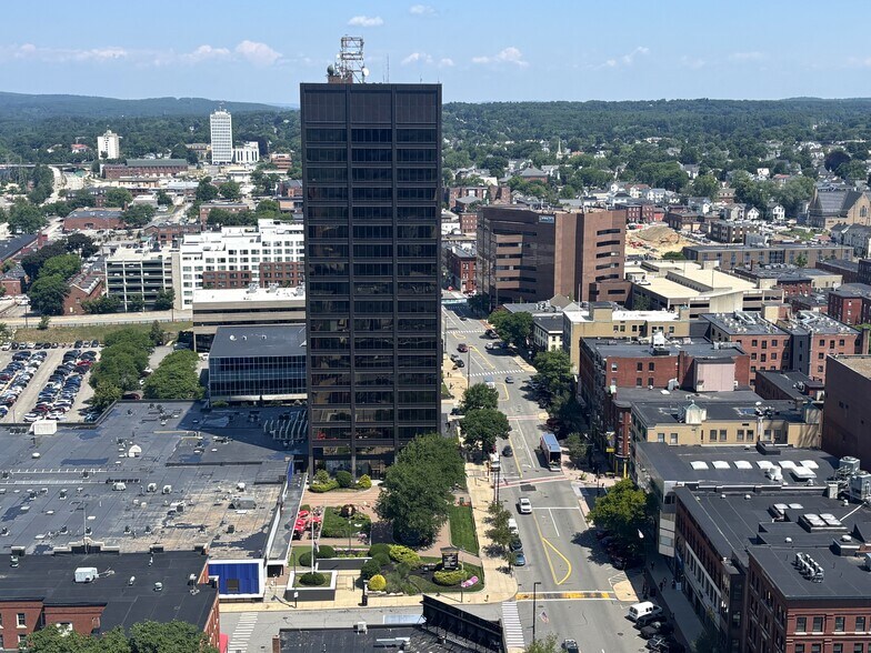 1000 Elm St, Manchester, NH à louer - Photo de l’immeuble – Image 3 sur 9