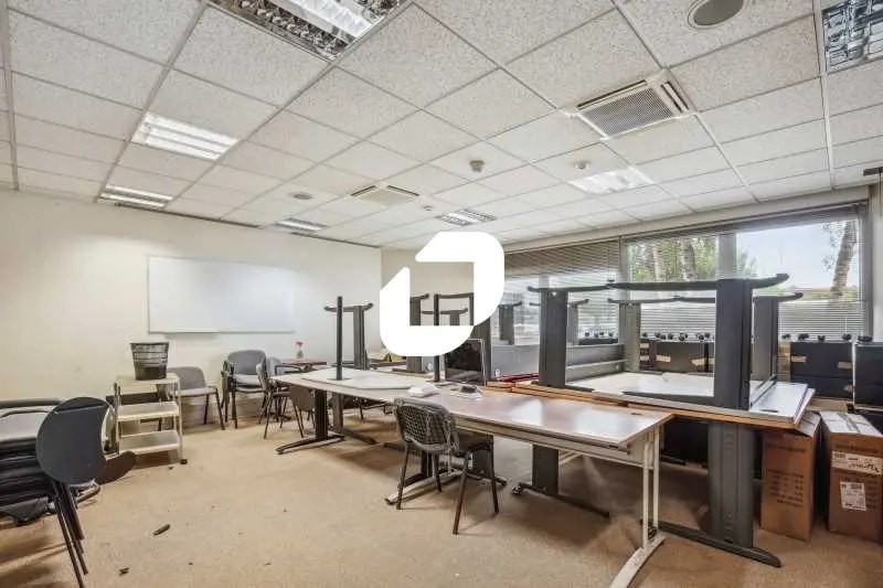 Bureau dans La Courneuve à louer - Photo de l’immeuble – Image 2 sur 27