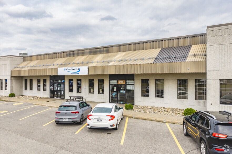 3401-3421 Boul Industriel, Laval, QC à louer - Photo de l’immeuble – Image 3 sur 6