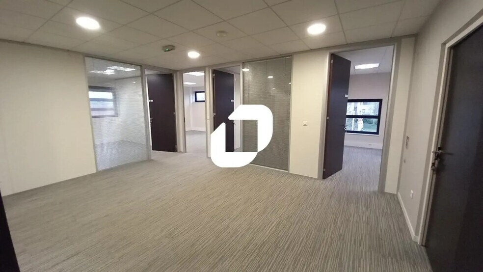 Bureau dans Loos à louer - Photo de l’immeuble – Image 2 sur 5