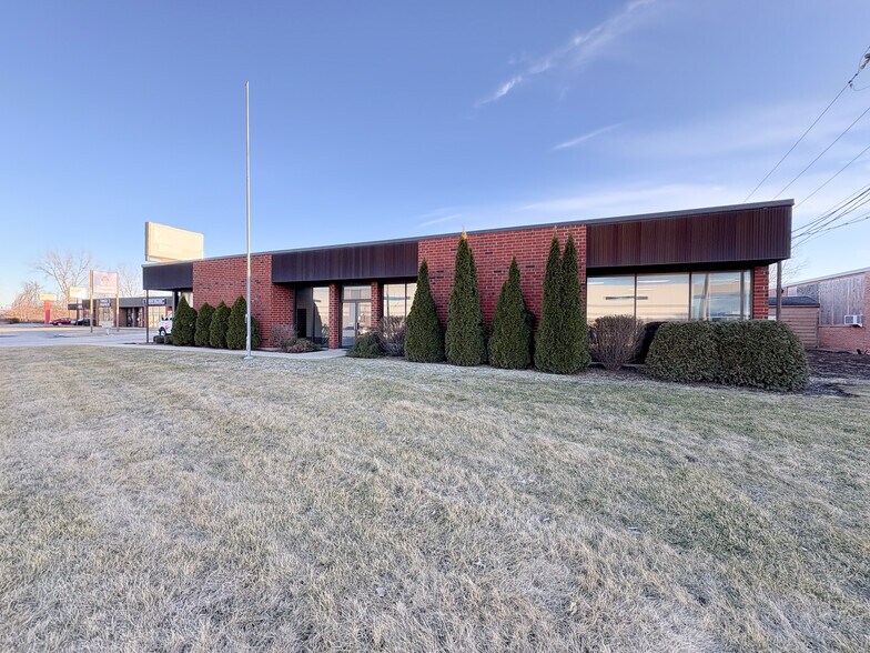 Industrial - 74k, 93% Leased For Sale portefeuille de 7 biens à vendre sur LoopNet.fr - Photo de l’immeuble – Image 3 sur 13
