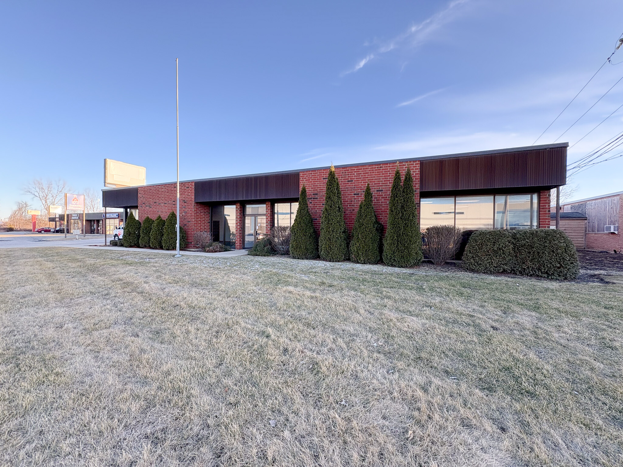 Industrial - 74k, 93% Leased For Sale portefeuille de 7 biens à vendre sur LoopNet.fr Photo de l’immeuble– Image 1 sur 9