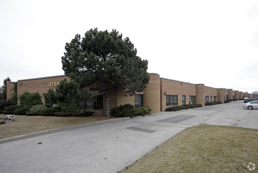 225 Nugget Ave, Toronto, ON à louer - Photo principale – Image 1 sur 2