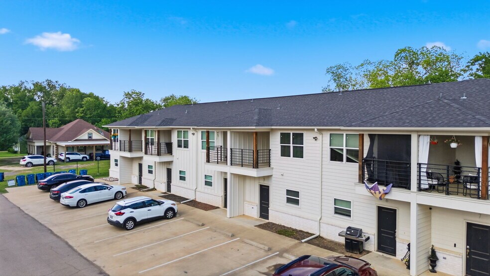 307 N Henry St, Lindale, TX à vendre - Photo de l’immeuble – Image 3 sur 26