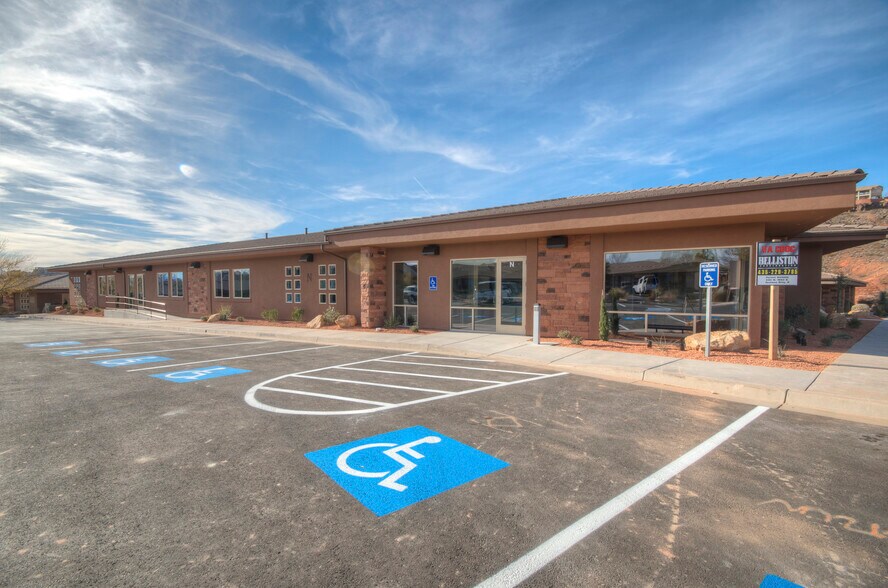 230 N 1680 E, Saint George, UT à louer - Photo de l’immeuble – Image 2 sur 10