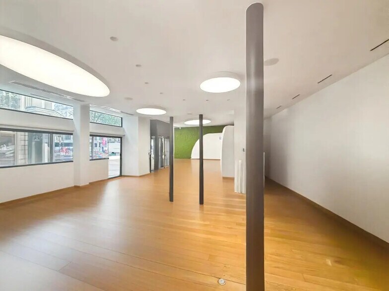 Bureau dans Paris à louer - Photo de l’immeuble – Image 2 sur 7