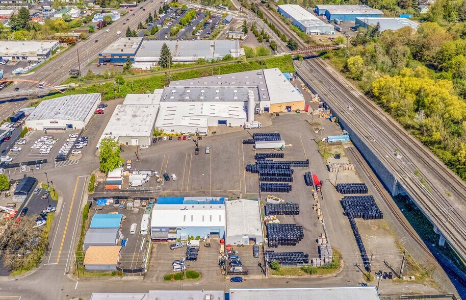 2425 SE Moore St portefeuille de 2 biens à vendre sur LoopNet.fr - Photo de l’immeuble – Image 2 sur 5
