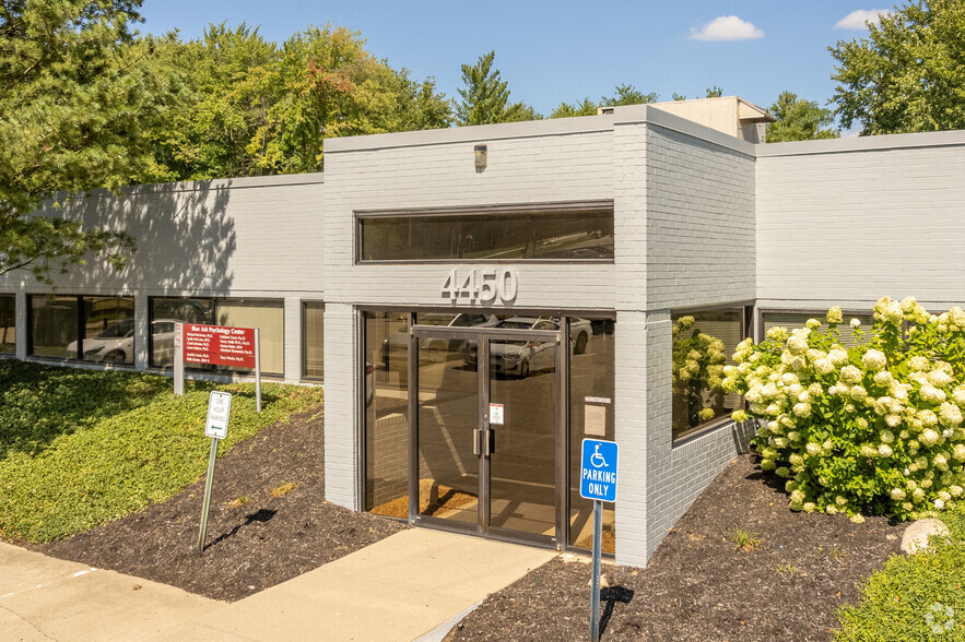 4420-4460 Carver Woods Dr, Blue Ash, OH à louer - Photo de l’immeuble – Image 3 sur 7