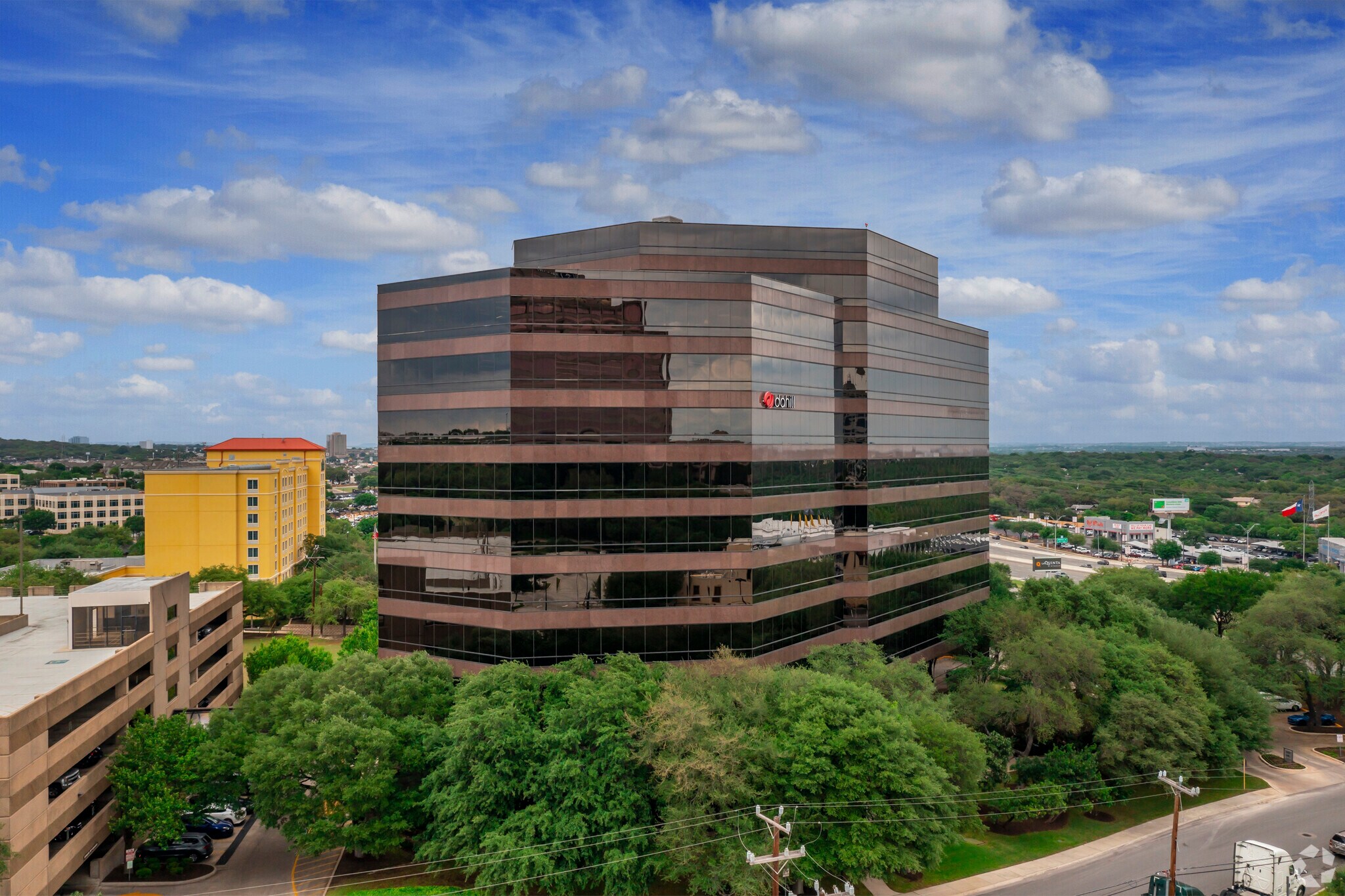 8200 W Interstate 10, San Antonio, TX à louer Photo de l’immeuble– Image 1 sur 8