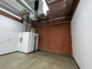 7411 Laurel Canyon Blvd, North Hollywood, CA à louer Photo de l’immeuble– Image 2 sur 9