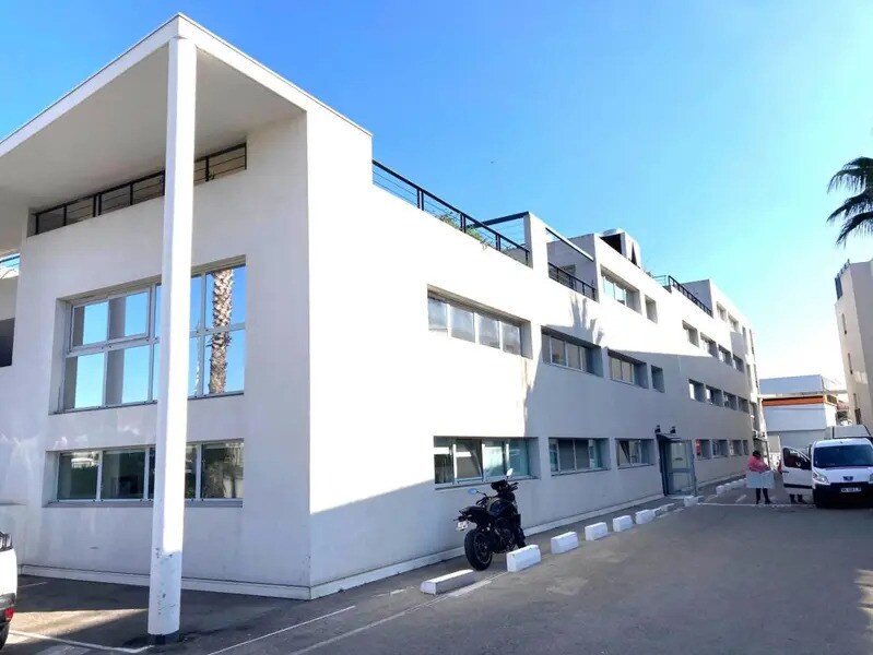 12 Avenue Des Arlucs, Cannes à vendre Photo de l’immeuble– Image 1 sur 7