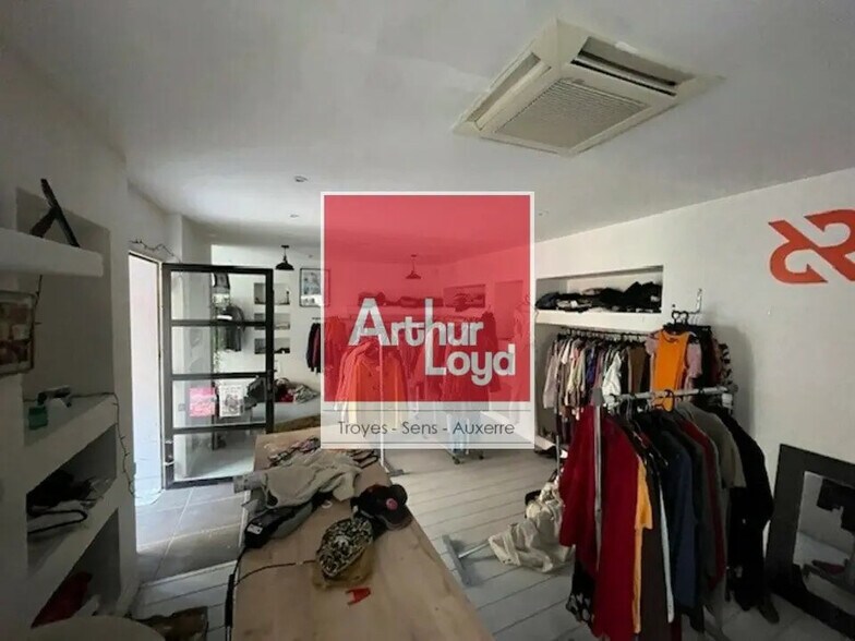 Local commercial dans Auxerre à louer - Photo de l’immeuble – Image 3 sur 3