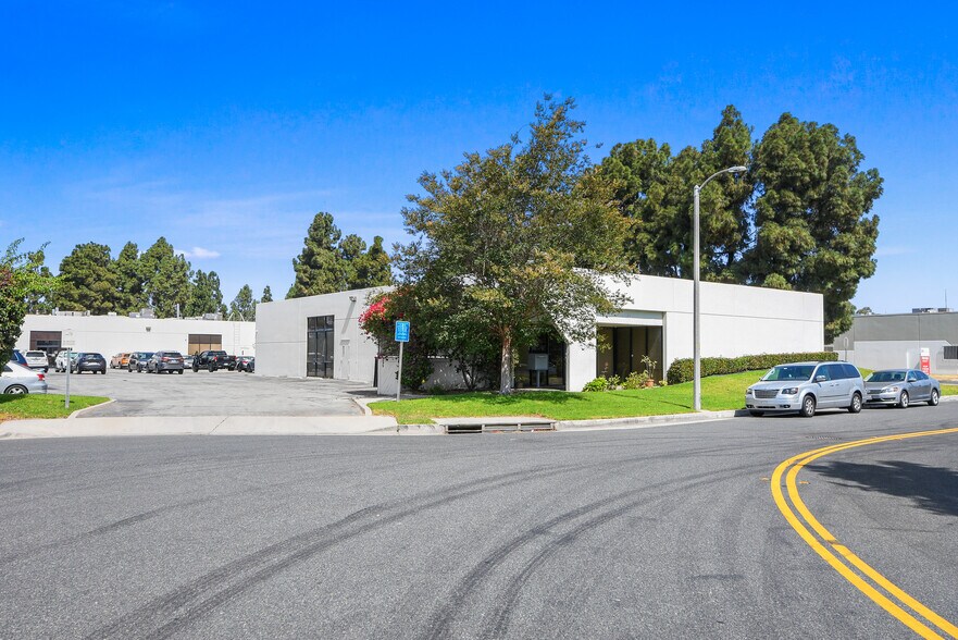 10703 Progress Way, Cypress, CA à vendre - Photo de l’immeuble – Image 2 sur 15