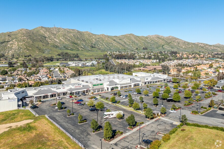 23575 Sunnymead Ranch Pky, Moreno Valley, CA à louer - Aérien – Image 2 sur 8