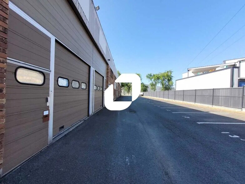 Local d’activités dans Lisses à louer - Photo de l’immeuble – Image 2 sur 12