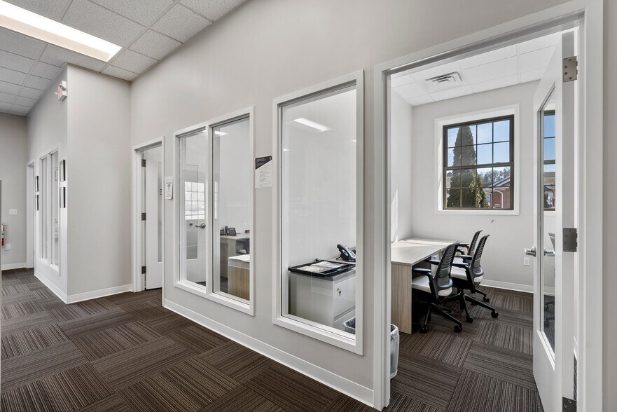 855 Farmington Ave, Farmington, CT à louer - Photo intérieure – Image 1 sur 25