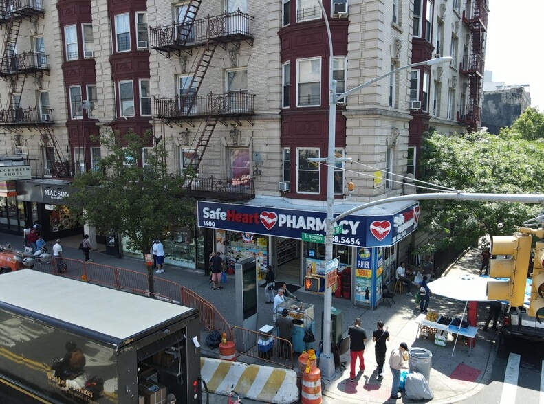 561 W 180th St, New York, NY à louer - Photo de l’immeuble – Image 3 sur 7