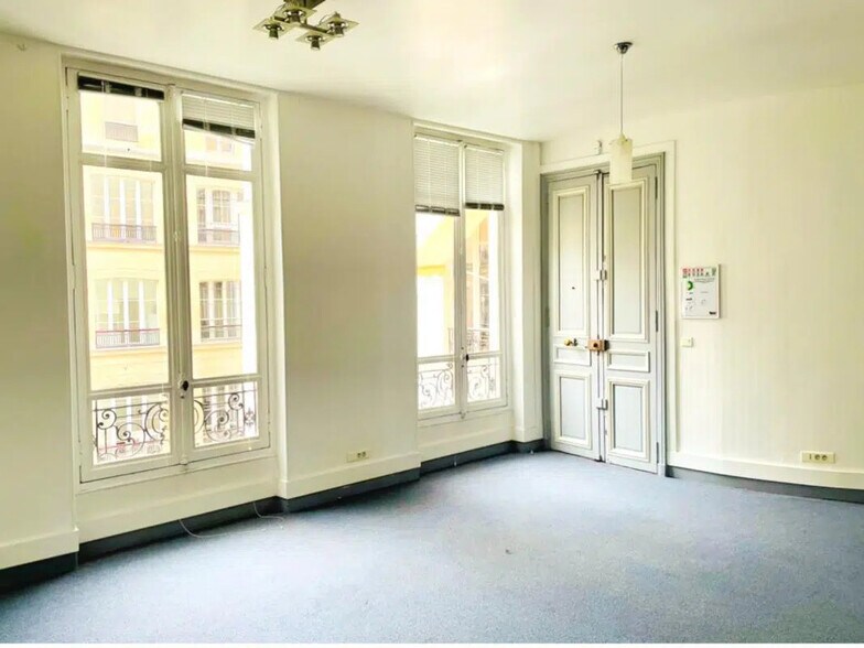 Bureau dans Paris à louer - Photo de l’immeuble – Image 1 sur 12
