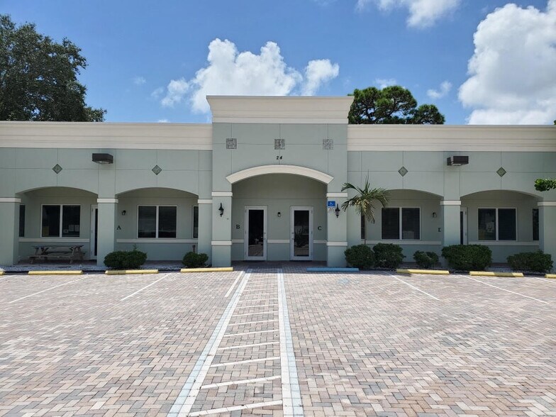 24 SW 10th St, Fort Lauderdale, FL à louer - Photo de l’immeuble – Image 3 sur 14