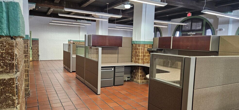 1170 W 3rd St, San Bernardino, CA à louer - Photo intérieure – Image 3 sur 11