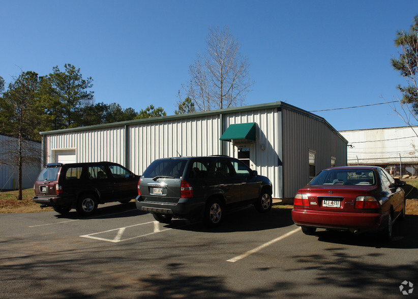 4590 S Berkley Lake Rd, Norcross, GA à louer - Photo de l’immeuble – Image 3 sur 3
