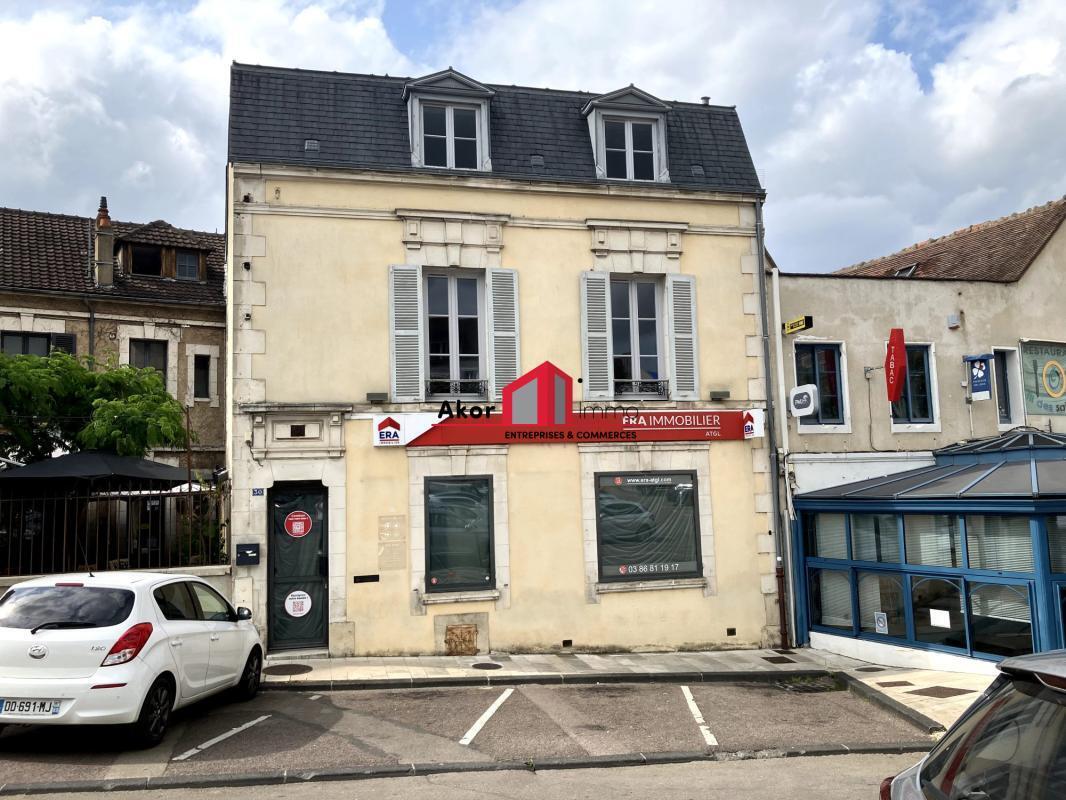 30 Place Des Cordeliers, Auxerre à louer Photo de l’immeuble– Image 1 sur 13