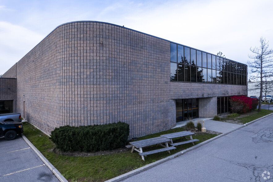 90 Nolan Ct, Markham, ON à louer - Photo de l’immeuble – Image 2 sur 7