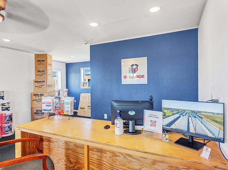 2102 S 3rd St, Mabank, TX à vendre - Photo intérieure – Image 2 sur 8