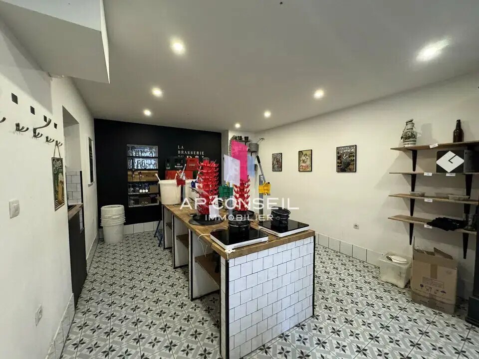 Local commercial dans Versailles à louer Photo intérieure– Image 1 sur 3