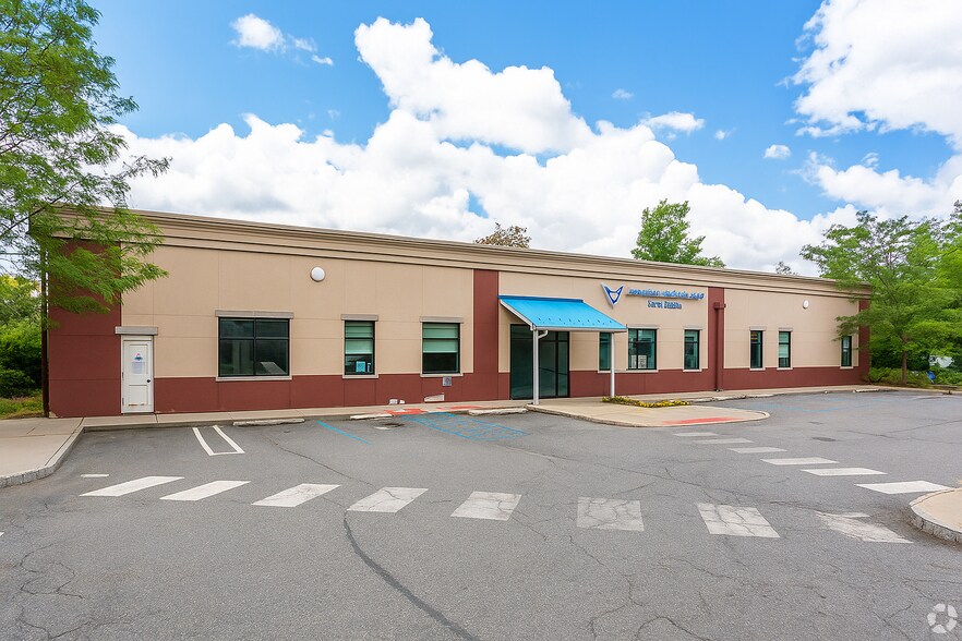 677 Route 46, Kenvil, NJ à louer - Photo de l’immeuble – Image 1 sur 6