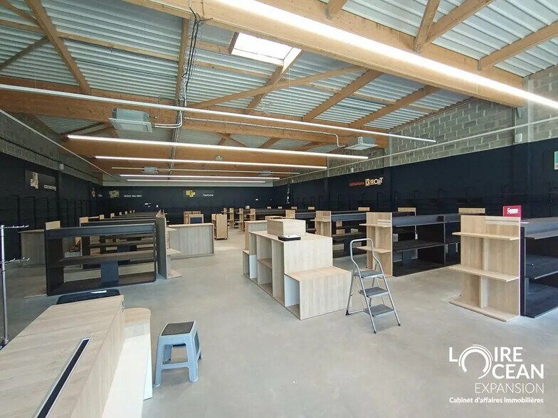 Local commercial dans Verrières-en-Anjou à louer - Photo de l’immeuble – Image 1 sur 5
