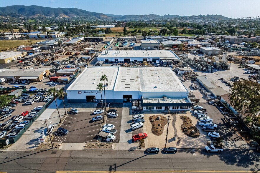 1545-1555 La Mirada Dr, San Marcos, CA à louer - Photo de l’immeuble – Image 1 sur 9