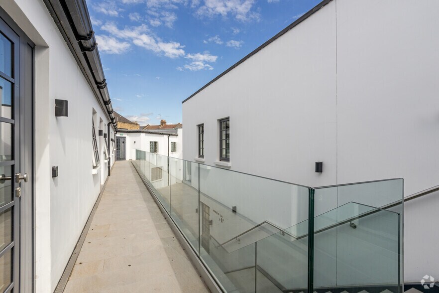 49A Oxford Rd, Londres à vendre - Photo de l’immeuble – Image 2 sur 14