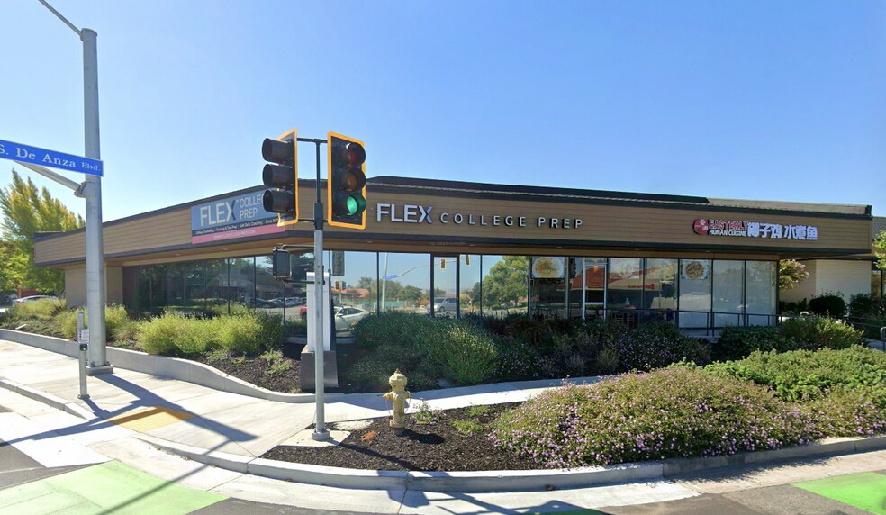 10425 S Deanza Blvd, Cupertino, CA à louer - Photo de l’immeuble – Image 1 sur 3