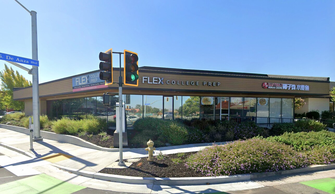 10425 S Deanza Blvd, Cupertino, CA à louer Photo de l’immeuble– Image 1 sur 4