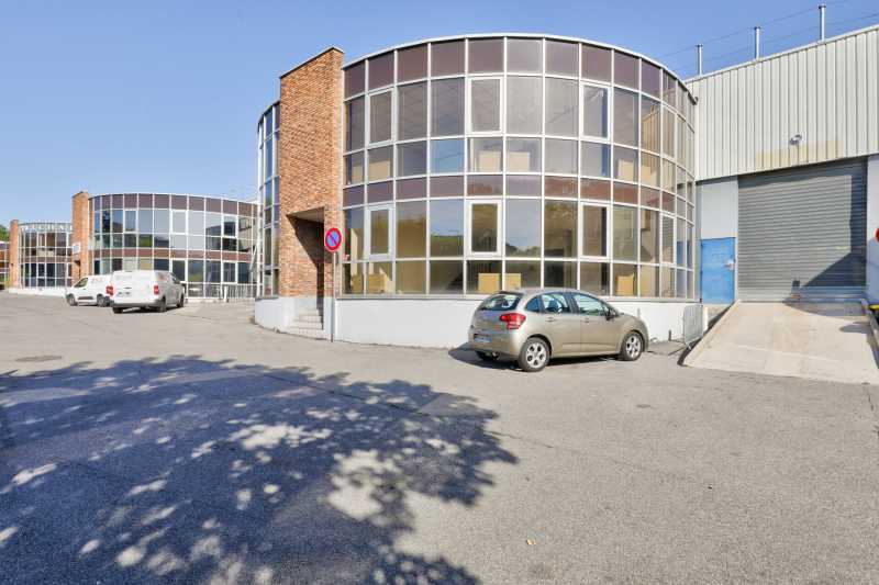 Local d’activités dans Fontenay-sous-Bois à louer Photo de l’immeuble– Image 1 sur 21