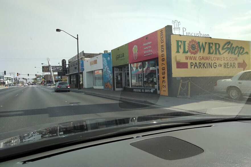 4-8 E Charleston Blvd, Las Vegas, NV à louer - Photo de l’immeuble – Image 2 sur 4