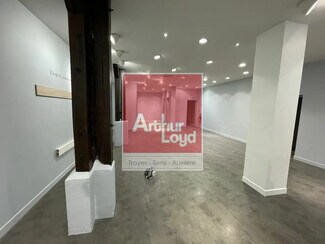 Plus de détails pour Local commercial à louer