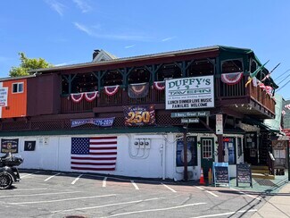 Plus de détails pour Established Restaurant and Tavern – Local commercial à vendre, Lake George, NY