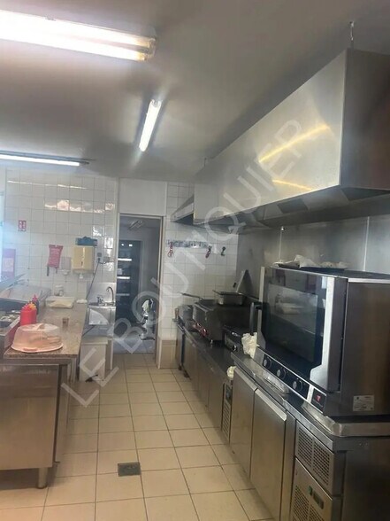 Local commercial dans Auxerre à vendre - Photo de l’immeuble – Image 2 sur 6