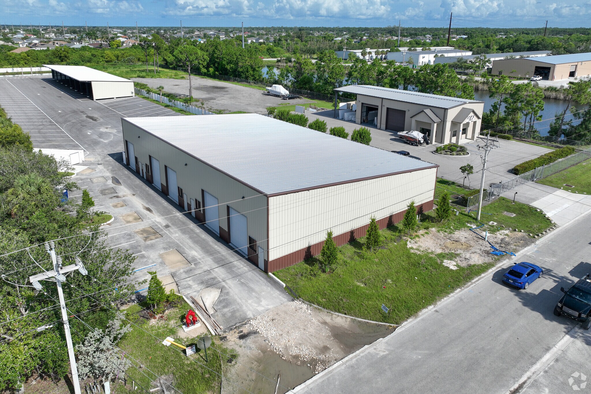2644 NE 9th Ave, Cape Coral, FL à louer Photo principale– Image 1 sur 7