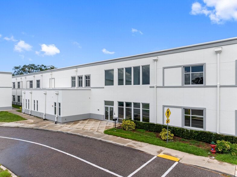 13901 Sheldon Rd, Tampa, FL à vendre - Photo de l’immeuble – Image 3 sur 10