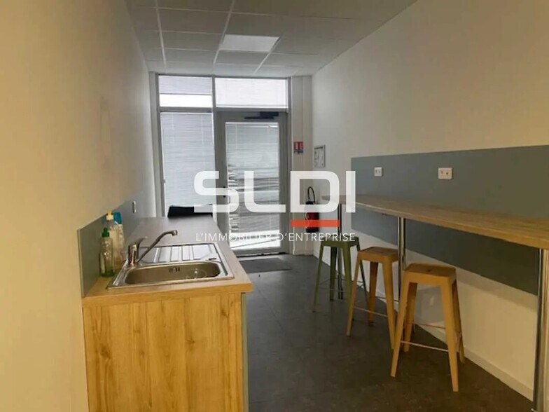Bureau dans Rillieux-la-Pape à louer - Photo de l’immeuble – Image 2 sur 6