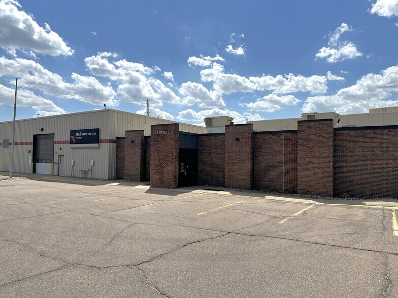 223 Iowa St, Sioux City, IA à vendre - Photo de l’immeuble – Image 1 sur 1