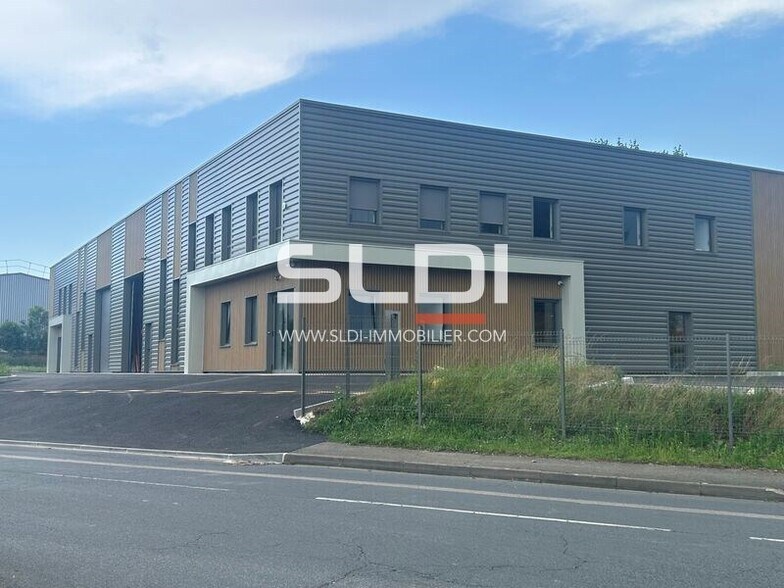 Local d’activités dans Trévoux à louer - Photo de l’immeuble – Image 2 sur 5